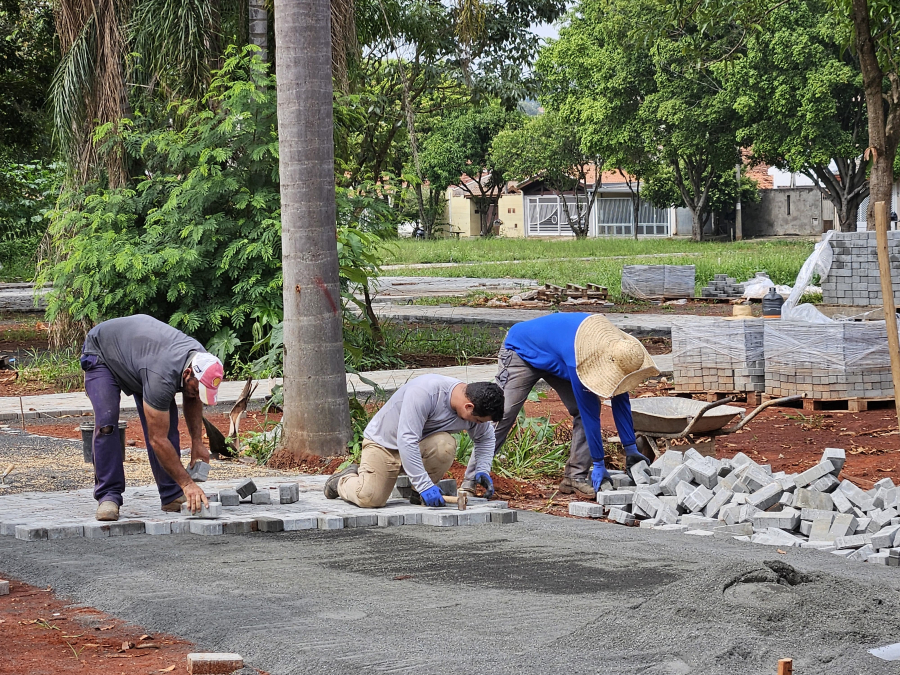 Prefeitura constrói praça pública no Parque Triunfo em Nova Odessa