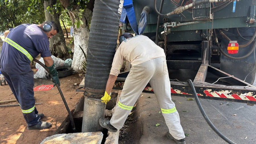 Prefeitura executa limpeza com hidrojato na região do Parque Gramado