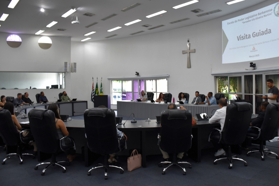 Estudantes de Direito visitam a Escola do Legislativo e conhecem atuação jurídica na Câmara